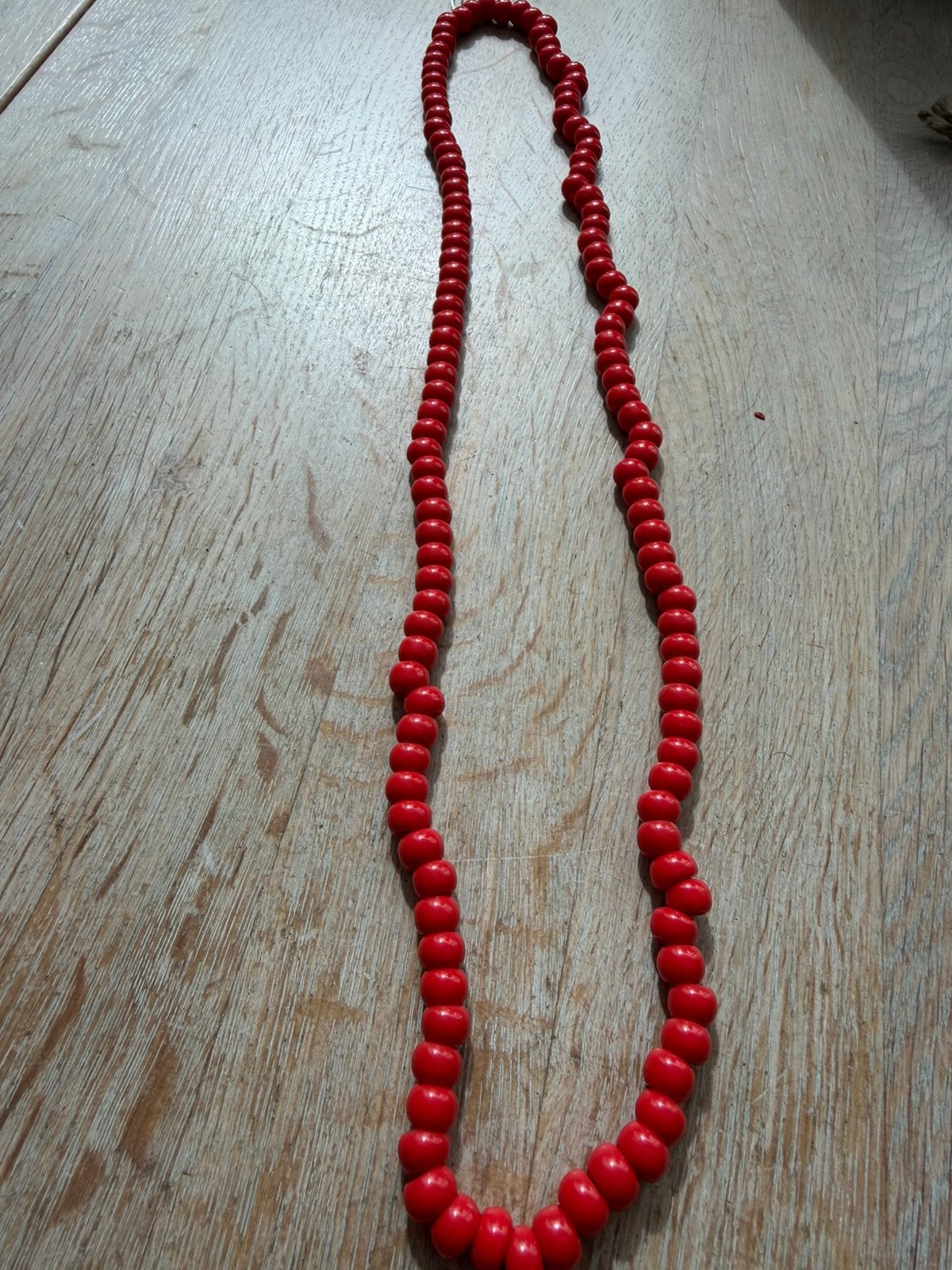 Ketting met oude rode glaskralen, Ophalen of Verzenden, Zo goed als nieuw, Rood, Overige materialen