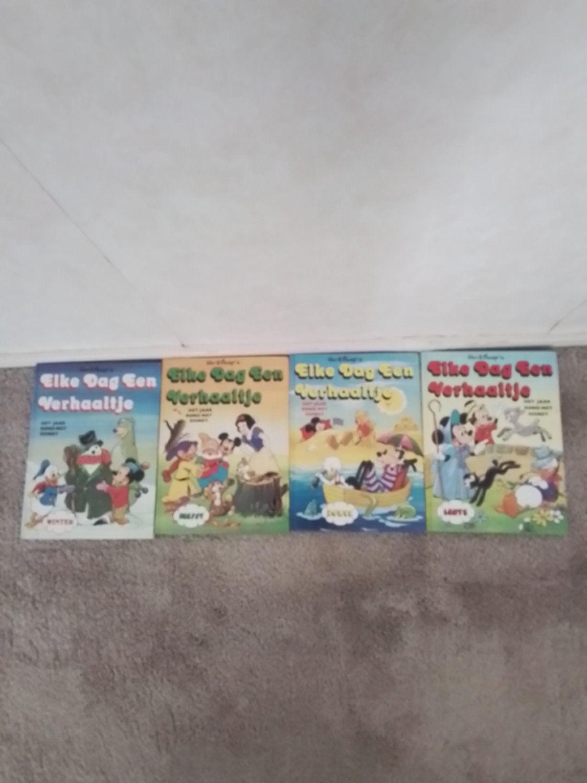 4 Dikke jaargetijden boeken van Walt Disney, perfecte staat., Ophalen of Verzenden, Zo goed als nieuw, Walt Disney
