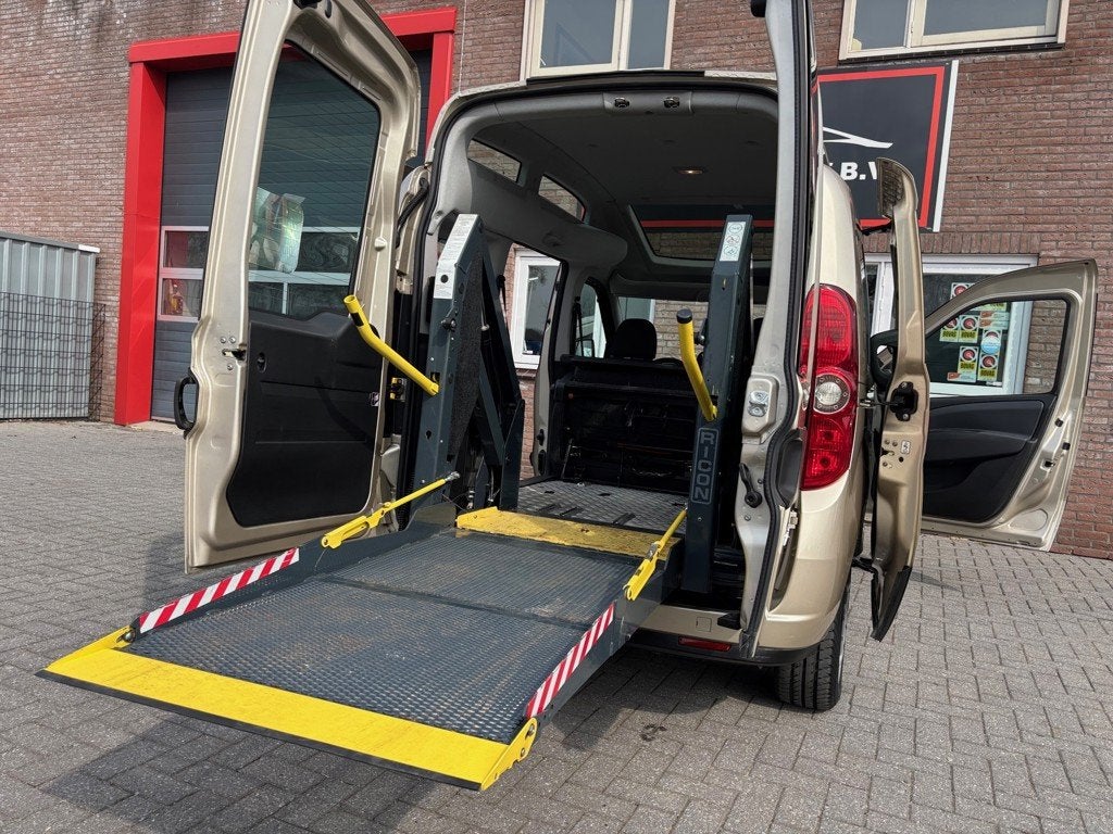 Fiat Doblò 1.4 rolstoelauto- rolstoellift - rolstoelvervoer, Auto's, Fiat, Voorwielaandrijving, 1345 kg, Stof, Gebruikt