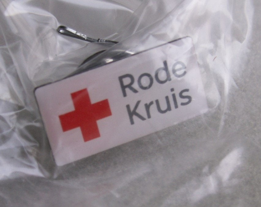 Splinternieuw pin Het Nederlandse Rode Kruis speldje., Ophalen of Verzenden, Nieuw, Overige onderwerpen