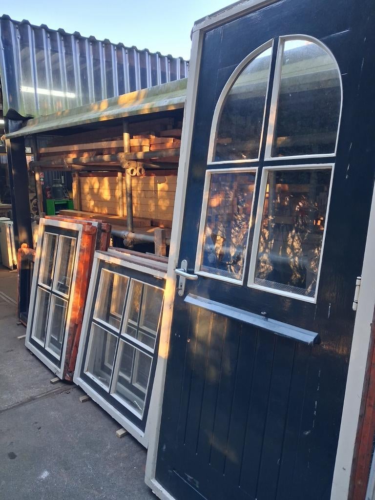 Diverse raamkozijnen & deurkozijn enkel glas., Doe-het-zelf en Verbouw, Glas en Ramen, Gevelraam of Ruit, Ophalen