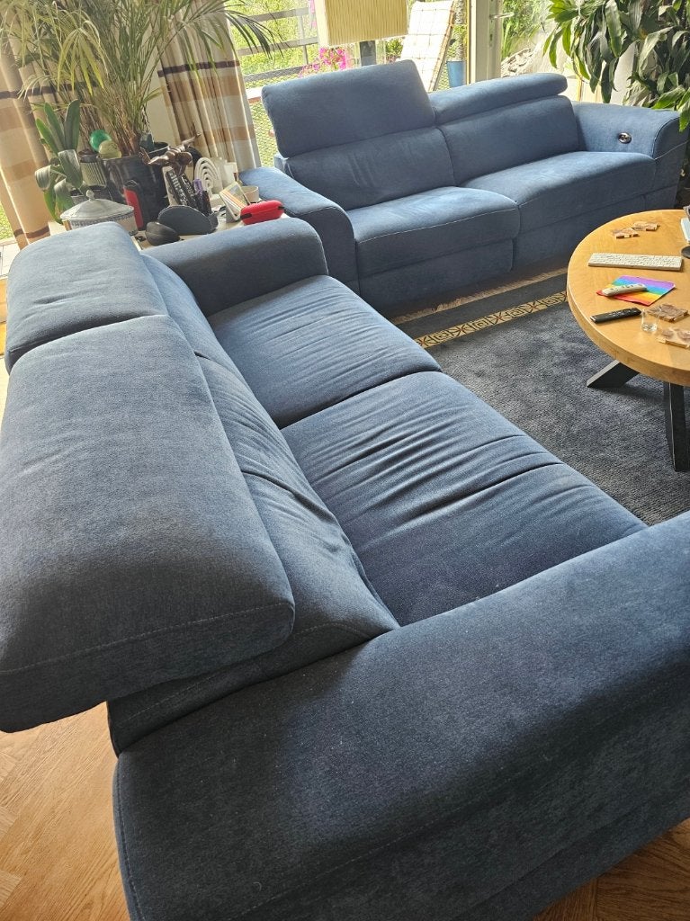 Twee blauwe 2,5 zitsbanken, Huis en Inrichting, Banken | Bankstellen, Ophalen, Gebruikt, 75 tot 100 cm, Rechte bank