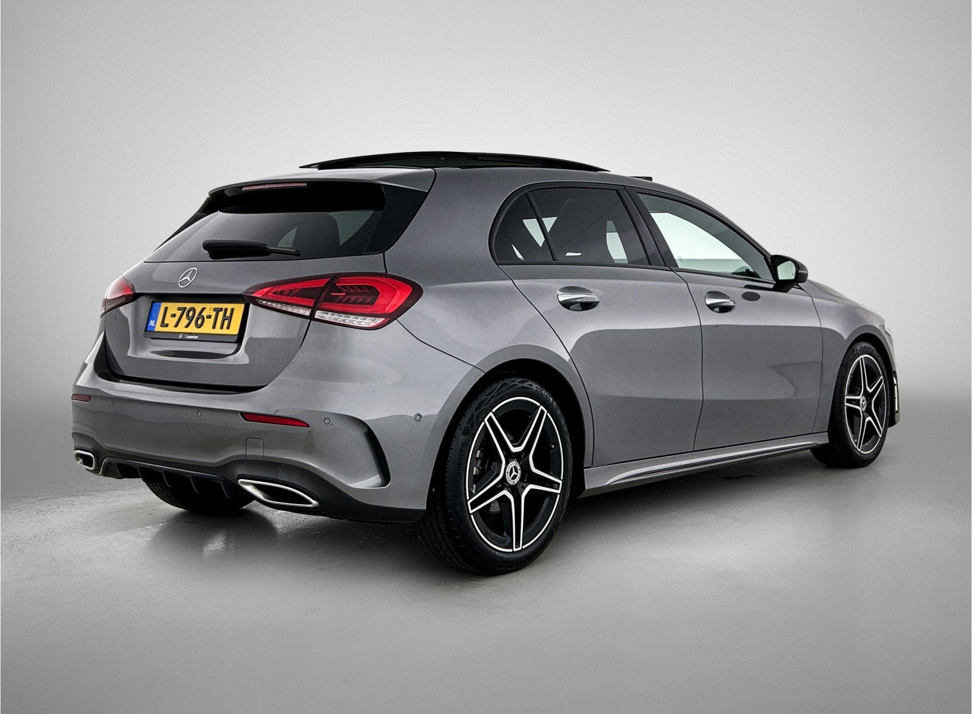 Mercedes-Benz A-Klasse 180 AMG Nightpakket | Panoramadak | S, 12 maanden, 136 pk, Gebruikt, Origineel Nederlands
