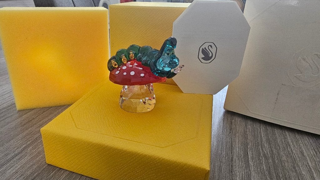 Swarovski Disney Alice In Wonderland: Caterpillar! NIEUW!, Ophalen of Verzenden, Nieuw, Figuurtje
