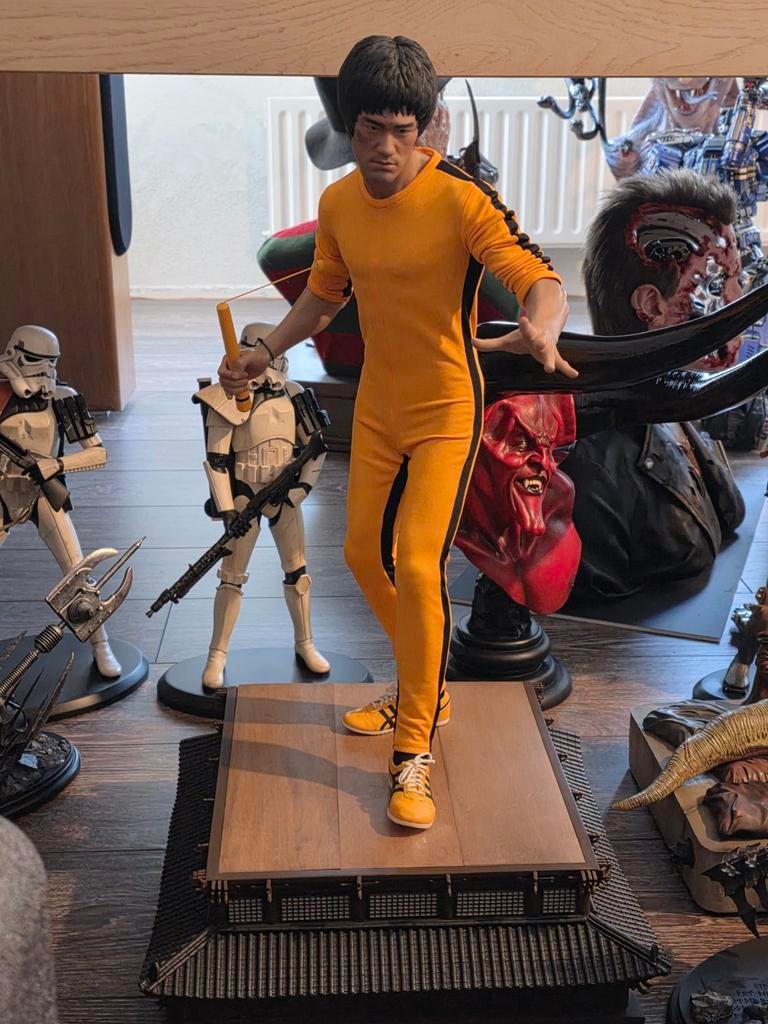 Blitzway Bruce Lee Game of Death 40th Anniversary statue 1:3, Ophalen of Verzenden, Zo goed als nieuw, Film, Beeldje, Replica of Model
