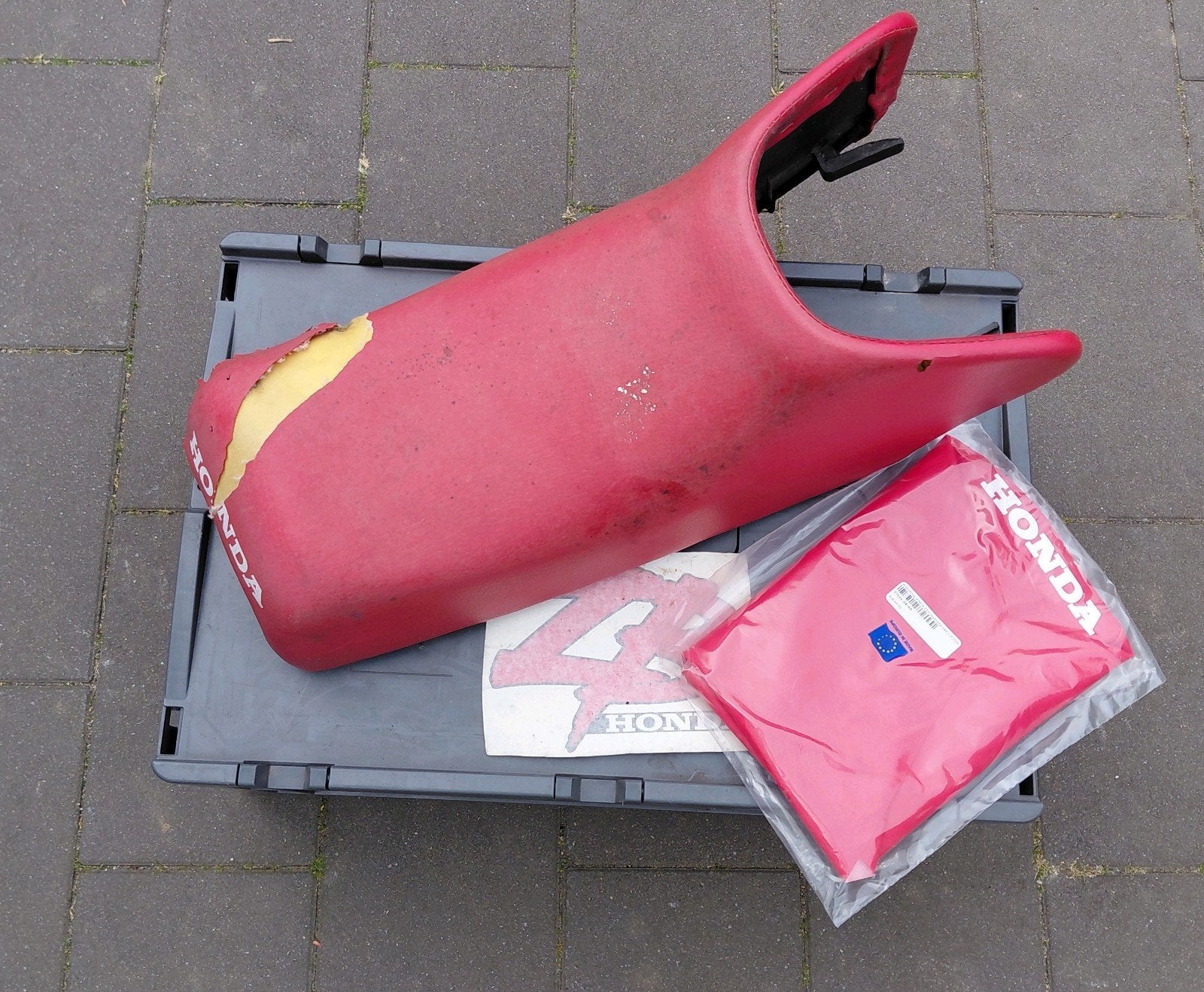 Honda ZB50 zadel grote scheur maar met dekje, Ophalen of Verzenden, Gebruikt, Zadel, Overige merken