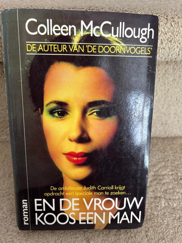 Colleen McCullough - En de vrouw koos een man (roman), Boeken, Ophalen of Verzenden, Gelezen, Nederland