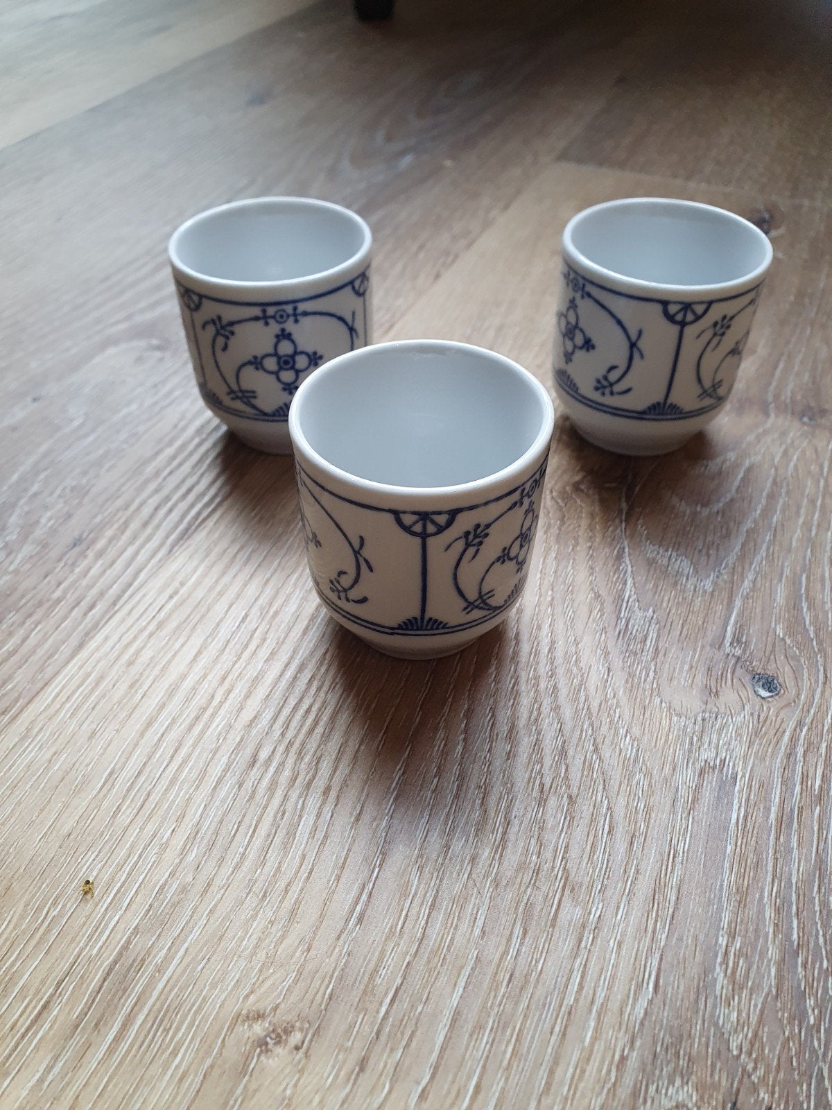 Set van 3 porseleinen eierdopjes decor a la Blau Saks, Ophalen of Verzenden