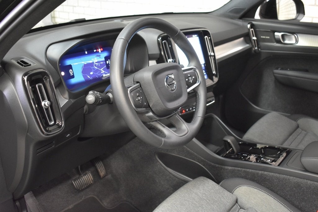 Volvo XC40 B4 197PK Plus Dark | Trekhaak | 19'' | Allseasons, Gebruikt, 4 cilinders, 24 maanden, Zwart