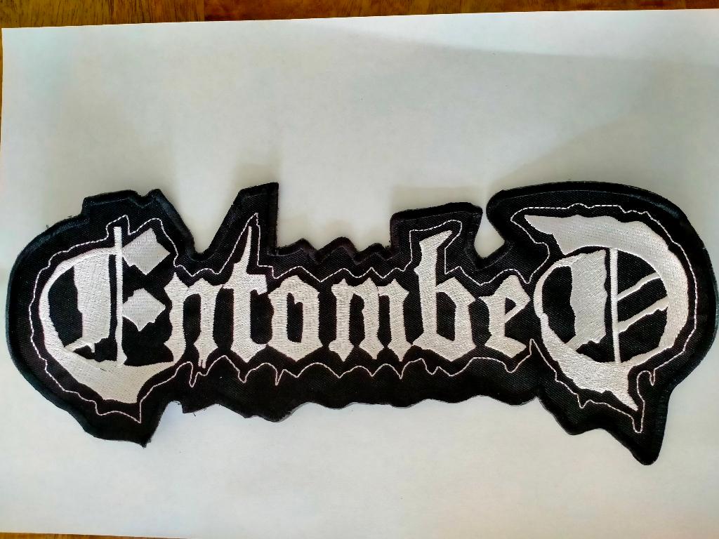 Entombed Heavy metal muziek band groep kleding patch embleem, Verzamelen, Ophalen of Verzenden, Nieuw, Kleding