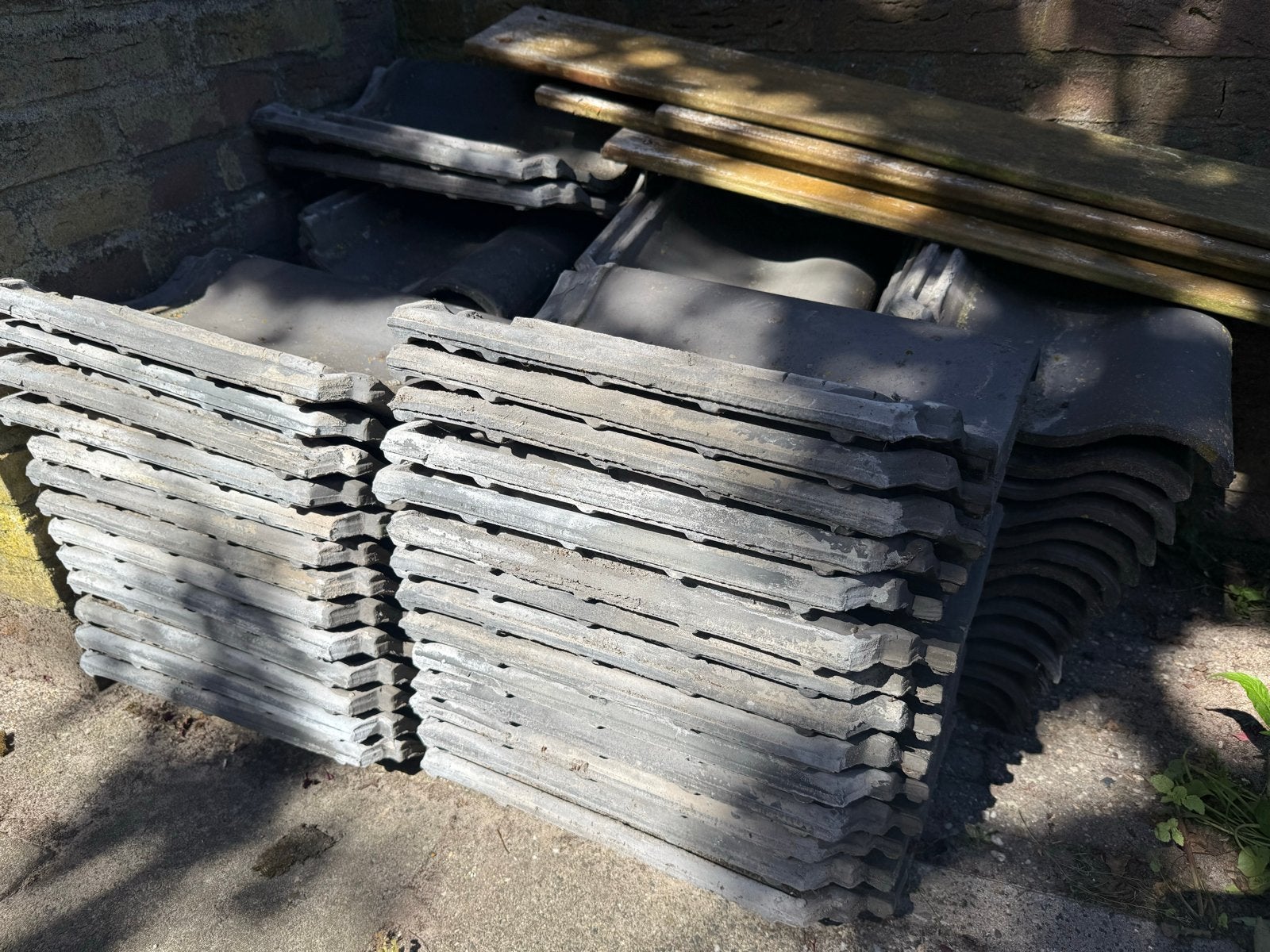 Dakpannen 37cm bij 25cm van tuinhuis - Grijs, Ophalen, Gebruikt, Steen of Klei, 5 tot 10 m²