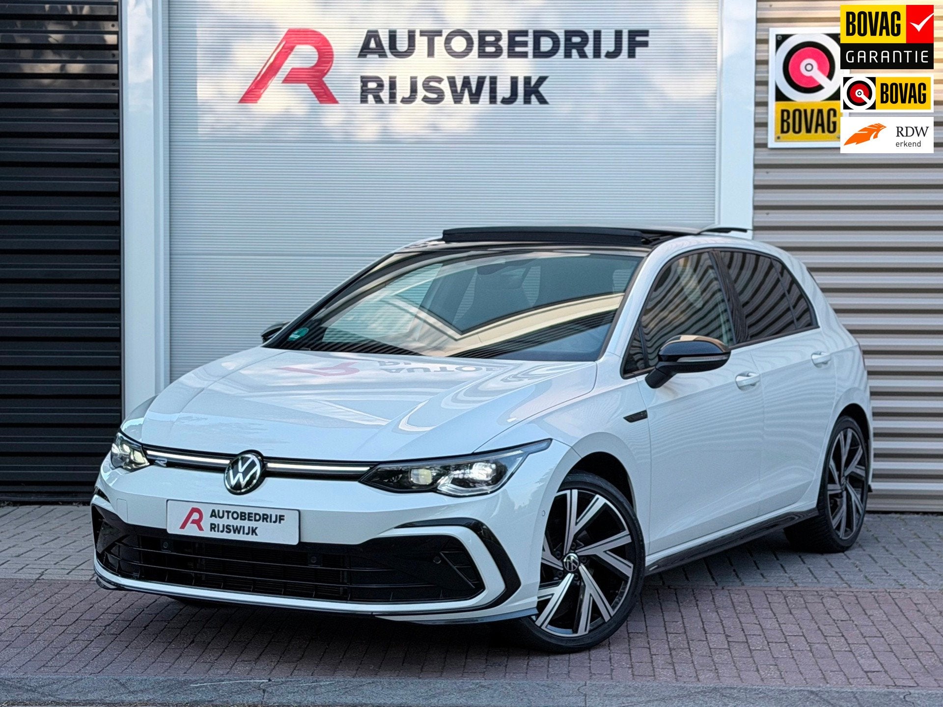 Volkswagen Golf 1.5 TSI 3x R-Line Pano/HuD/Matrix, 12 maanden, 4 cilinders, Alcantara, Wit