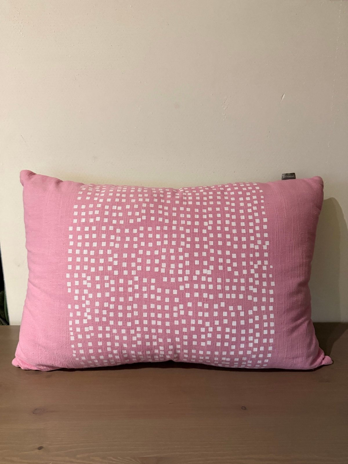 Roze sierkussen met patroon - The Go'round - 40x60, Overige merken, Met print, Ophalen of Verzenden, Zo goed als nieuw