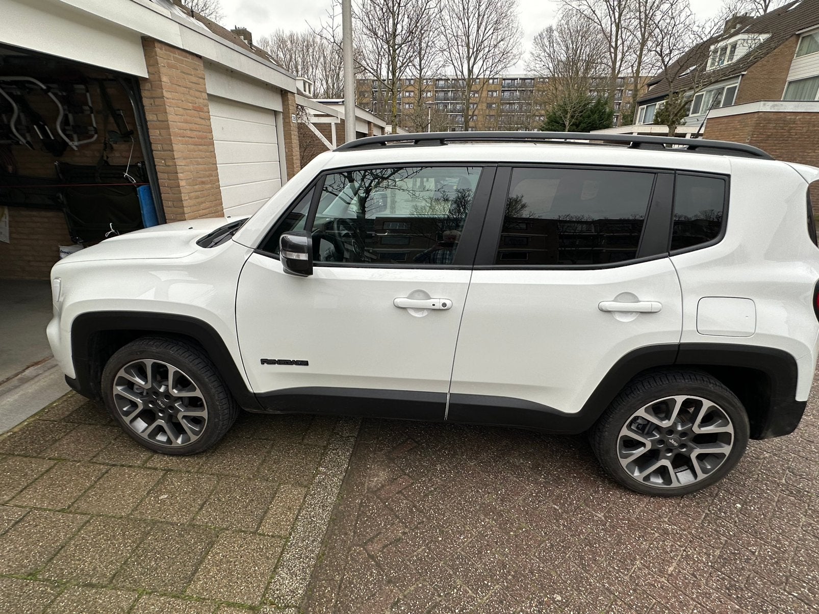 Jeep Renegade 1.3T 4xe 180 pk Plug-in Hybri 4WD Aut 2022 Wit, Auto's, Jeep, Automaat, Zwart, 4 cilinders, Wit