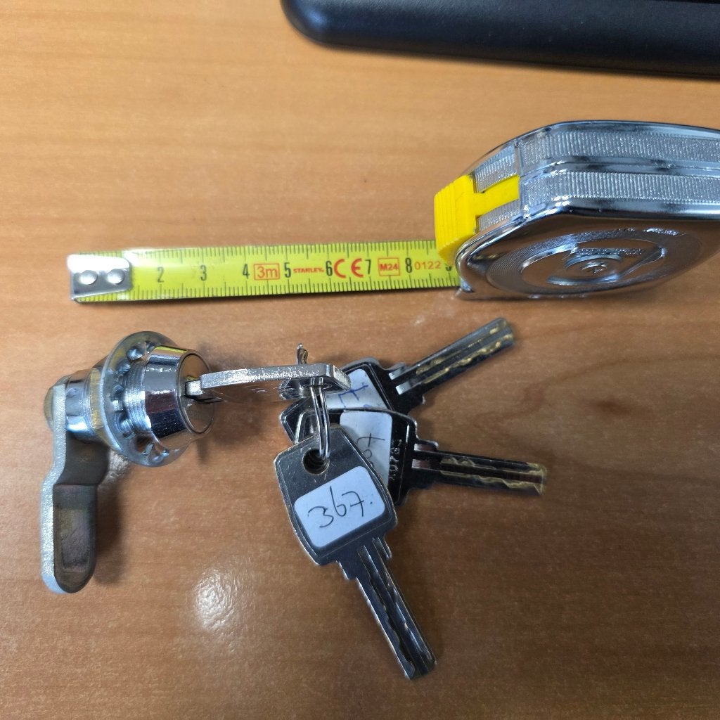 omlegslot met meerdere sleutels  voor kasten locker etc, Gebruikt, Ophalen of Verzenden, Minder dan 100 cm, 25 tot 50 cm