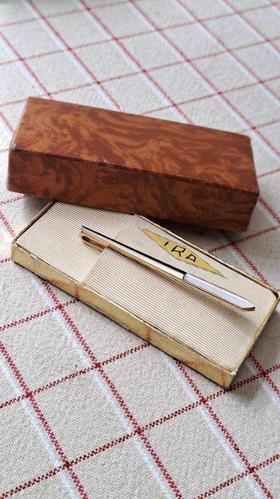 DASSPELD/DASCLIP 50ER JAREN MERK IRA INGELEGD MET PARELMOER, Antiek en Kunst, Verzenden