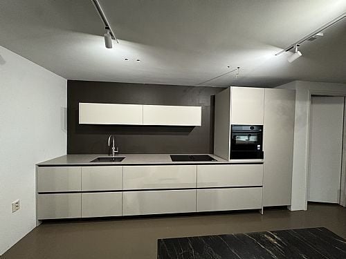Italiaanse showroomkeuken, Ophalen, Nieuw, Enkelwandige keuken, Greeploos