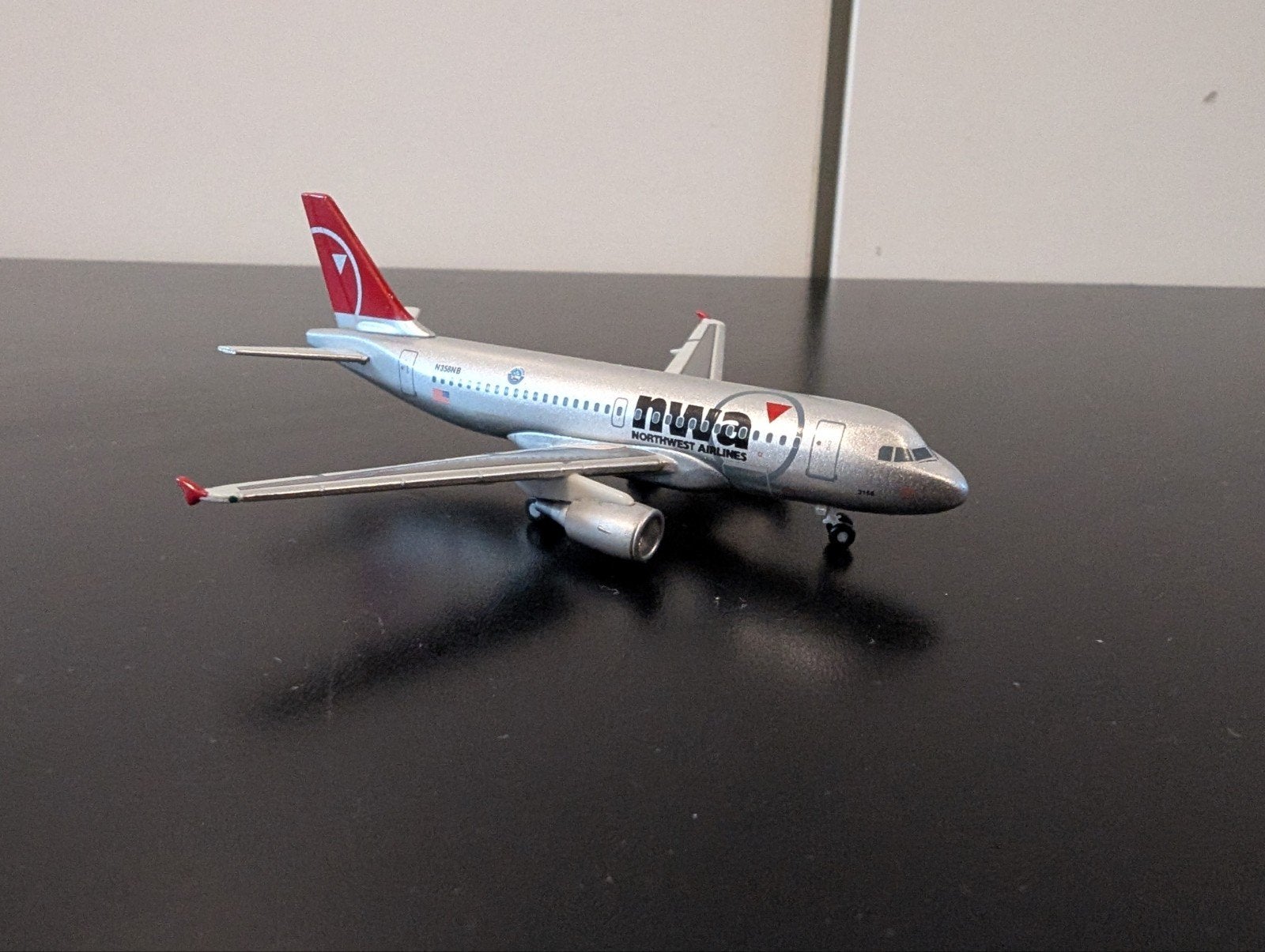 NWA Airbus A319 1:400 Herpa Vliegtuigmodel, Ophalen of Verzenden, Gebruikt