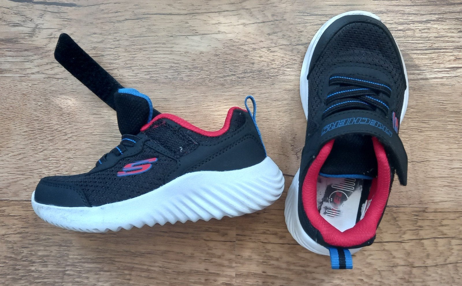 Skechers baby schoenen maat 23 - Zwart/Rood/Blauw, Jongen of Meisje, Schoenen, Zo goed als nieuw, Skechers