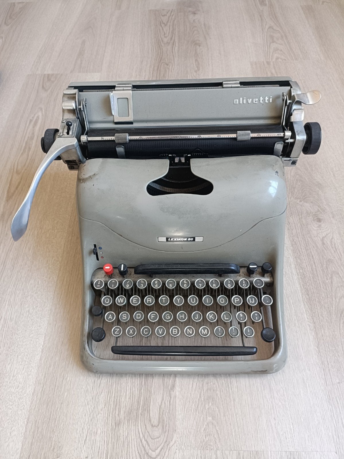Typemachine olivetti lexikon 80 incl hoes, Diversen, Typemachines, Ophalen, Gebruikt