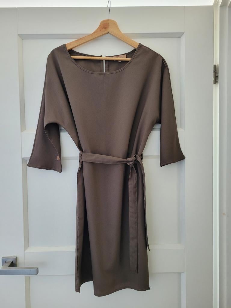 Jurkje Zusss - Nieuw!, Kleding | Dames, Bruin, Nieuw, Ophalen of Verzenden, Maat 36 (S)