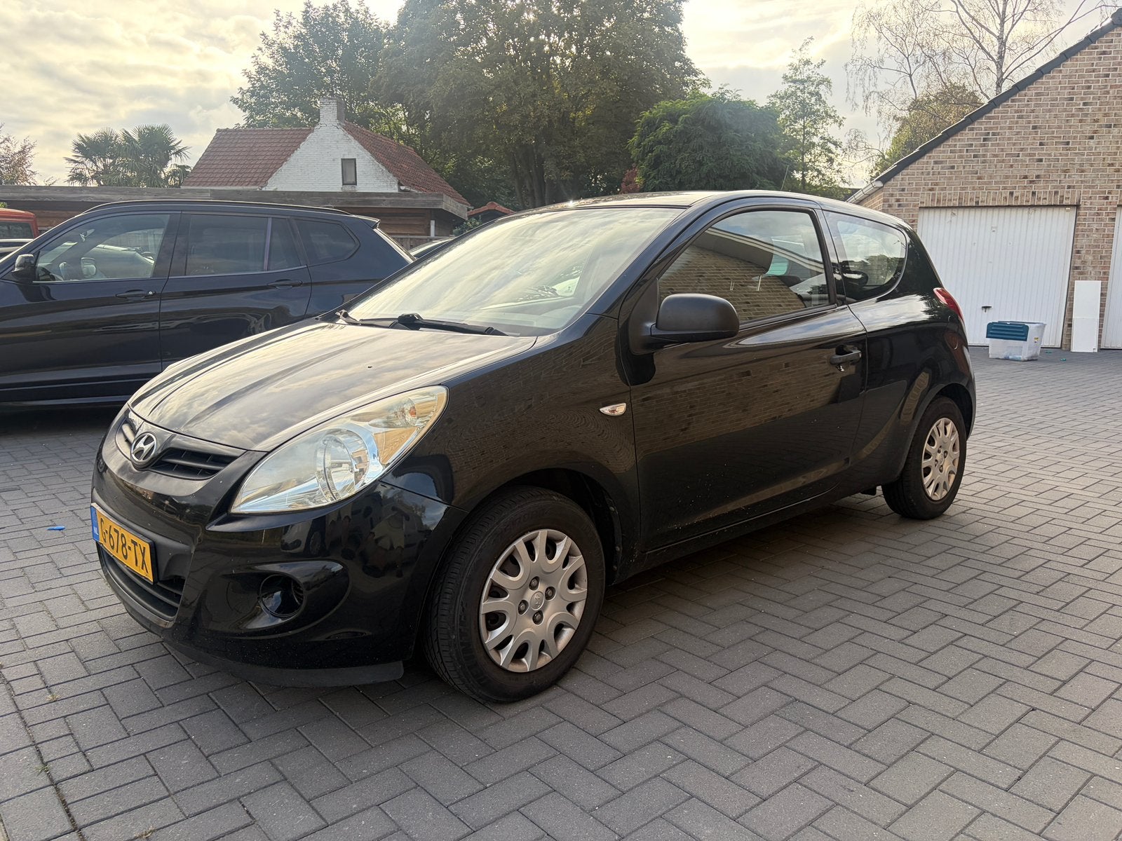 Hyundai i20 1.2 3-DRS 2010 Zwart Airco, Auto's, Voorwielaandrijving, 31 €/maand, 4 cilinders, Elektrische ramen