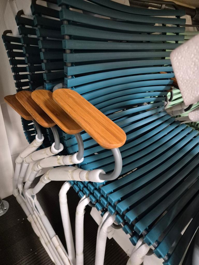 Nieuwe houe click armstoelen div kleuren Prijs p/st, Ophalen, Nieuw, Hout