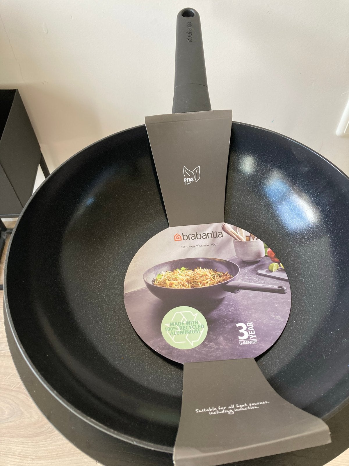 Brabantia Nero anti-aanbak wokpan 30cm - Nieuw, Huis en Inrichting, Keuken | Potten en Pannen, Antiaanbaklaag, Ophalen of Verzenden