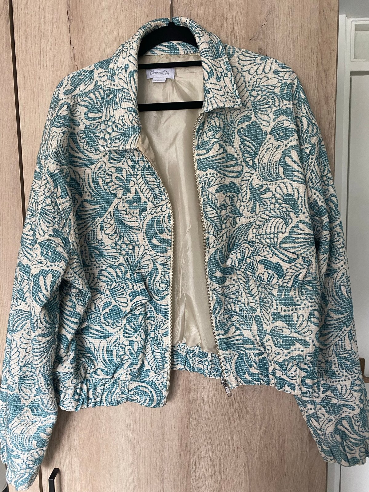 Leuk kort bomberjasje - Cotton Club - Maat L, Ophalen of Verzenden, Zo goed als nieuw, Maat 42/44 (L), Meerkleurig