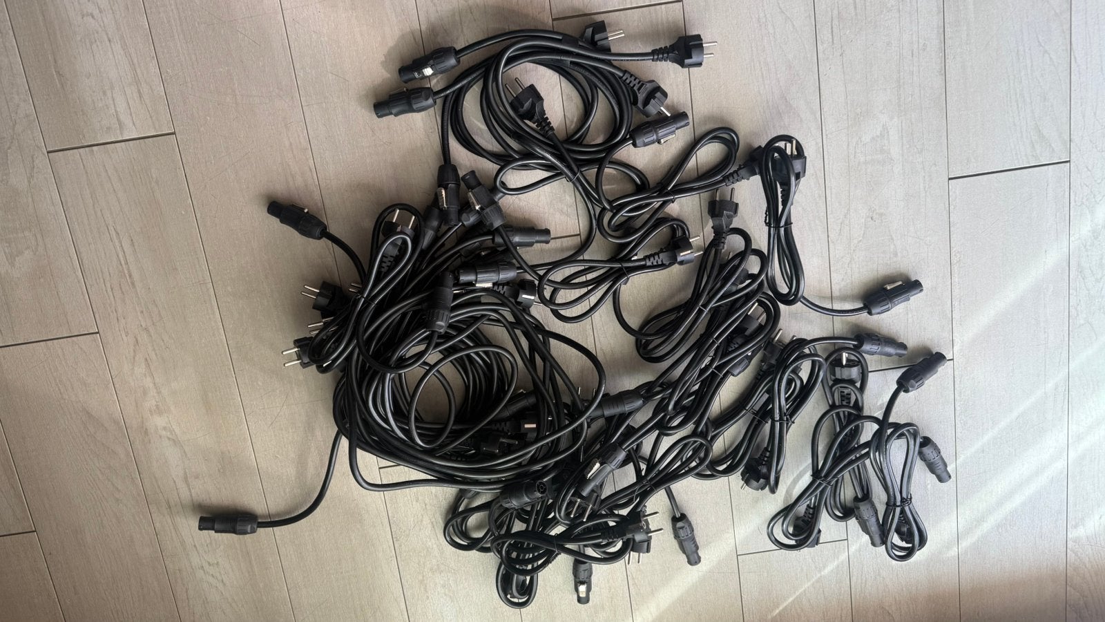 Overstock True1 starters, dmx kabels, true1 connectoren., Muziek en Instrumenten, Ophalen of Verzenden, Zo goed als nieuw, Licht