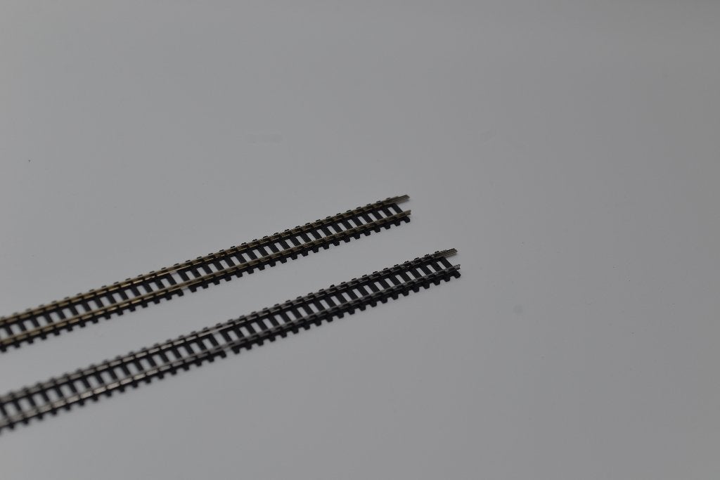2X Minitrix 4904 lange rechte rails, -, Gelijkstroom of Wisselstroom, Rails, Ophalen of Verzenden