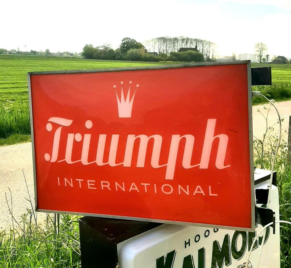 TRIUMPH - Lichtbak / Lichtreclame, Verzamelen, Merken en Reclamevoorwerpen, Zo goed als nieuw, Lichtbak of (neon) lamp, Ophalen