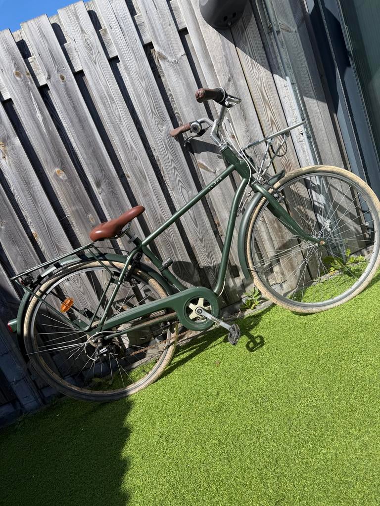 Groene stadsfiets met voordrager en bagagedrager, Ophalen of Verzenden