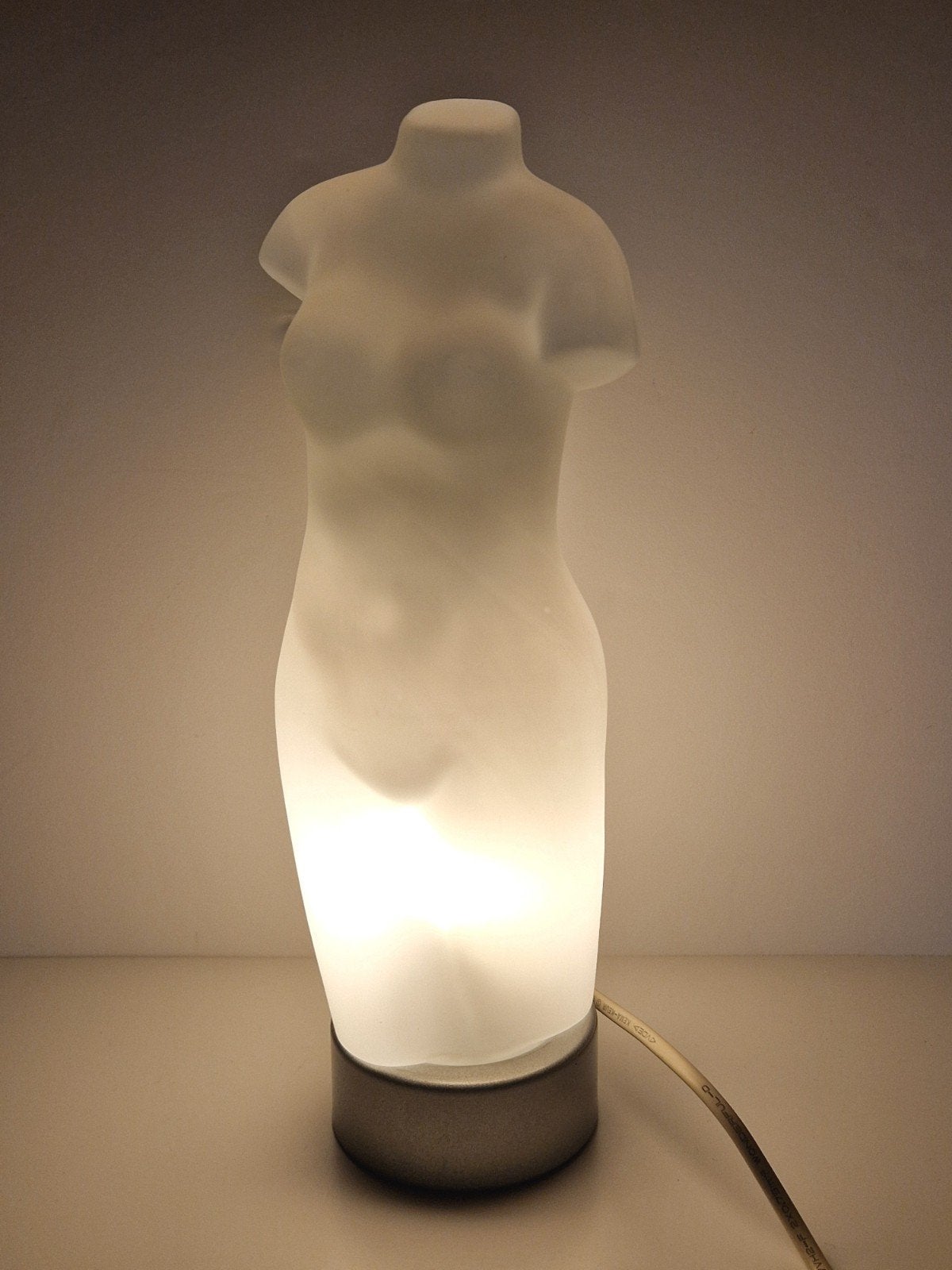 James & Poki Co gematteerd glazen torso tafellamp, 1990, Figuurlamp, Overige merken, 33 cm, Inclusief lichtbron