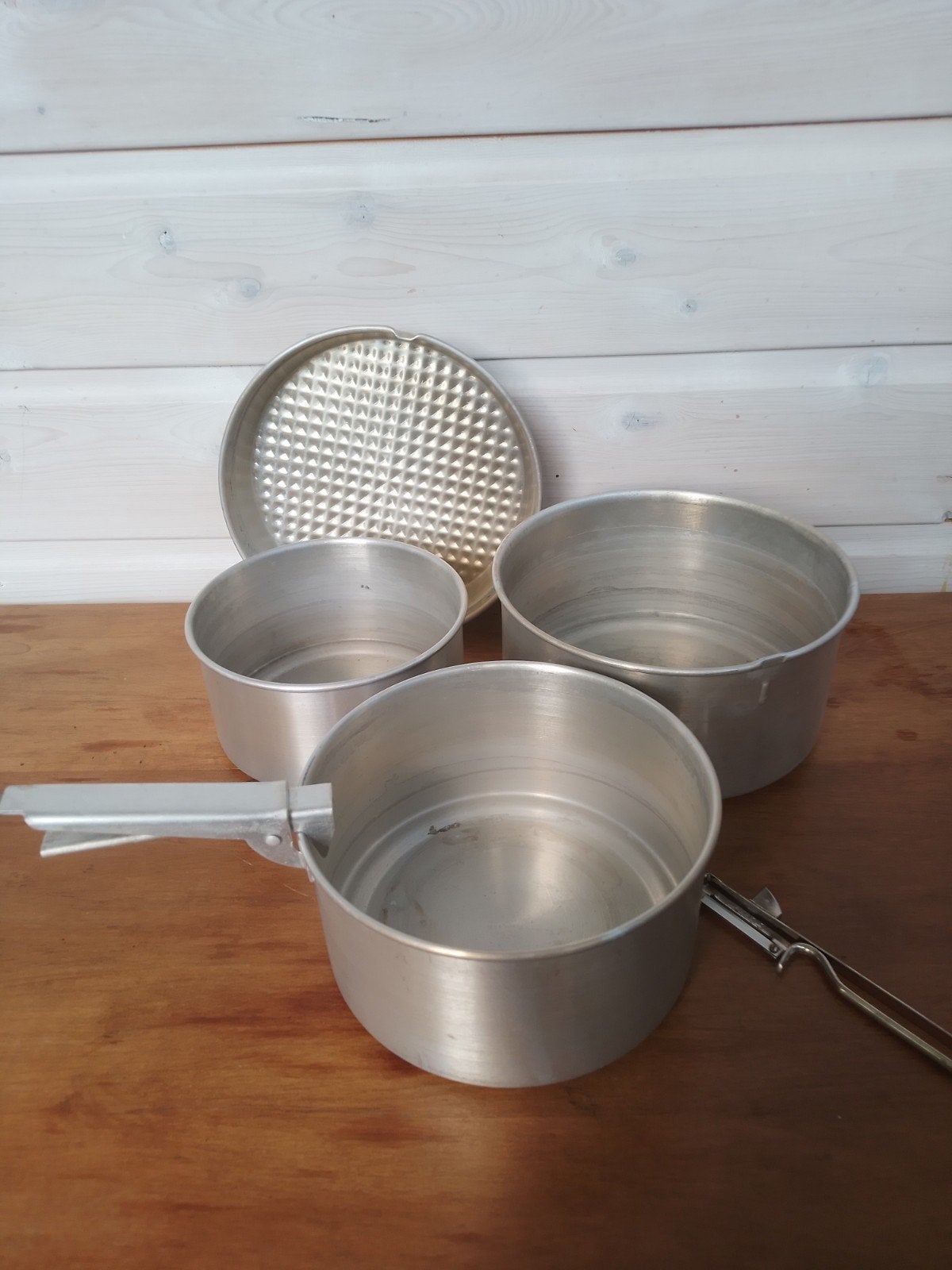 Vintage aluminium kampeerset met knijper en dunschiller, Ophalen of Verzenden, Gebruikt