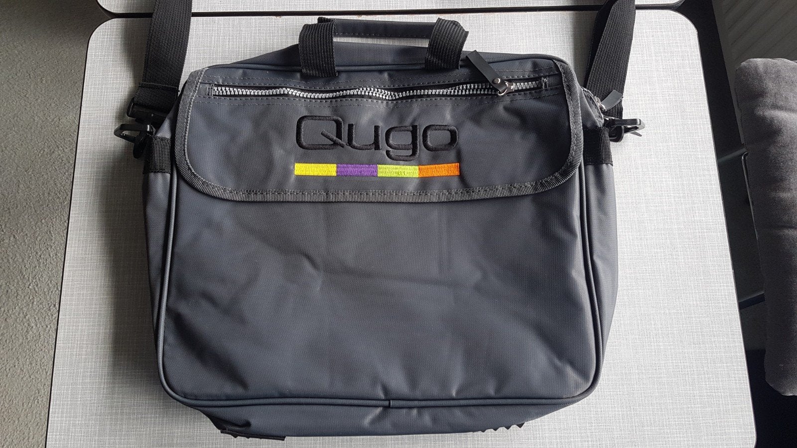 Qugo-tas. Ongebruikt is Nieuw., Grijs, 17 inch of meer, Nieuw, Ophalen of Verzenden