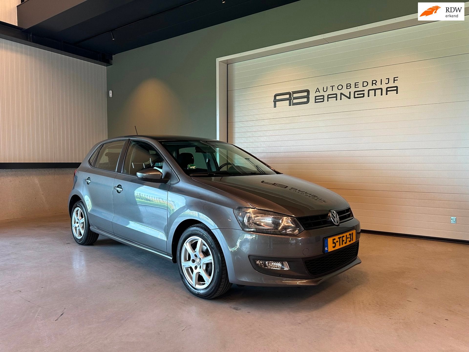 Volkswagen Polo 1.2 TSI 5-DEURS COMFORTLINE|AIRCO|CRUISE CON, Auto's, Stof, Zwart, 4 cilinders, Bedrijf