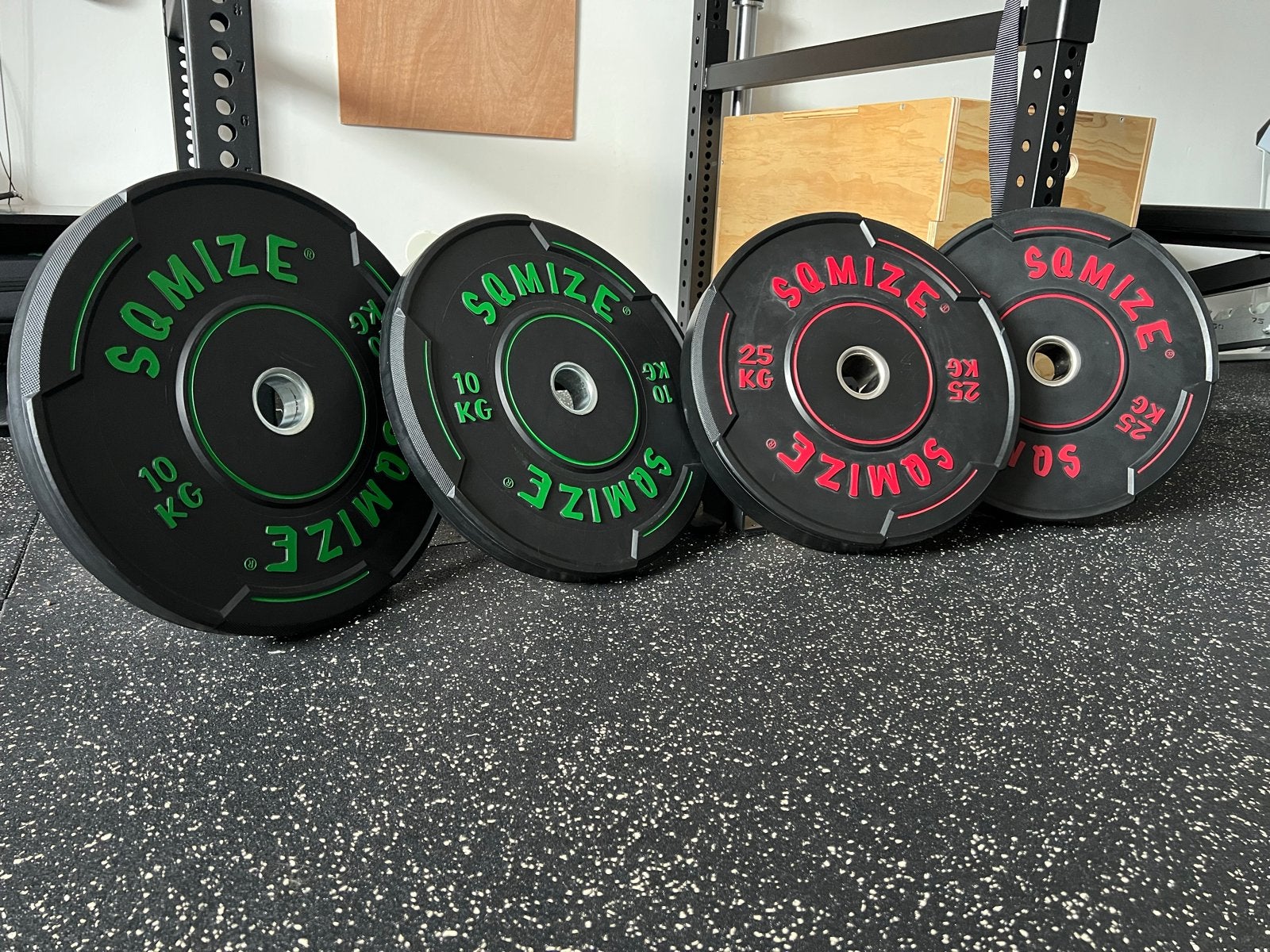 SQMIZE Bumper Plates - 2x 10kg en 2x 25kg, Ophalen, Zo goed als nieuw, Armen, Halterschijven