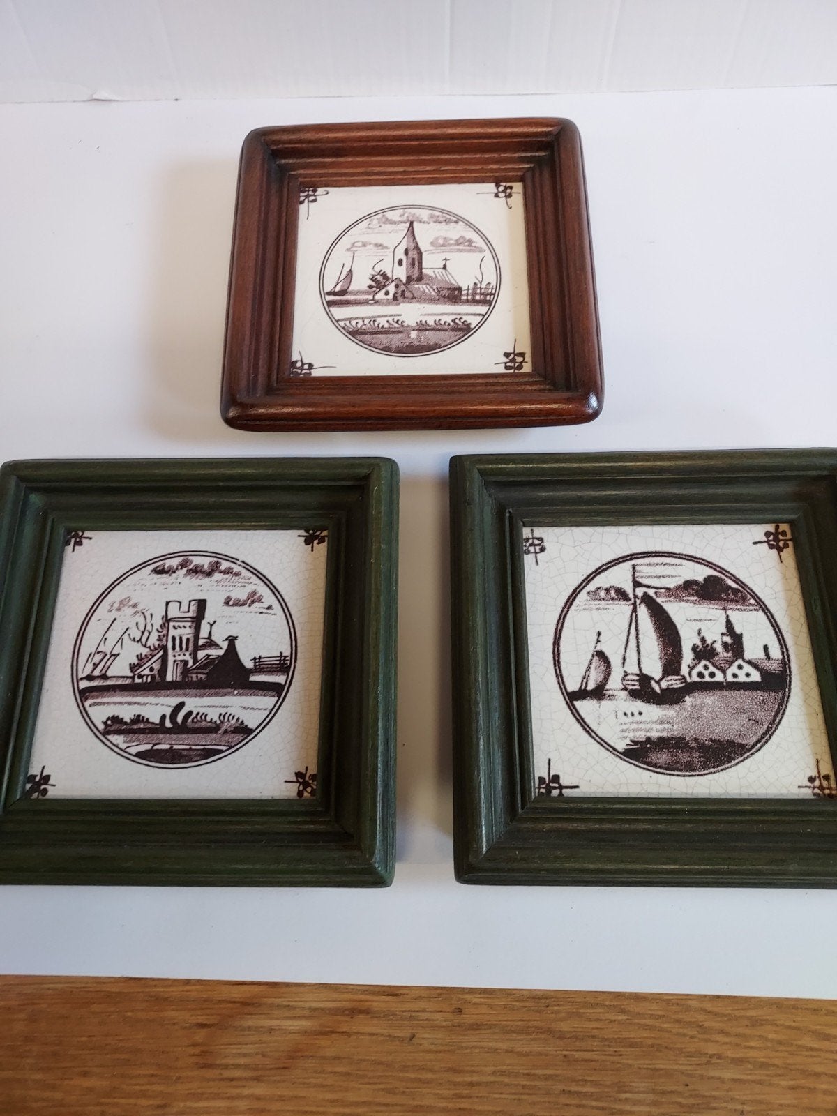 3 oude tegeltjes in lijstjes, € 5.- per stuk, Ophalen