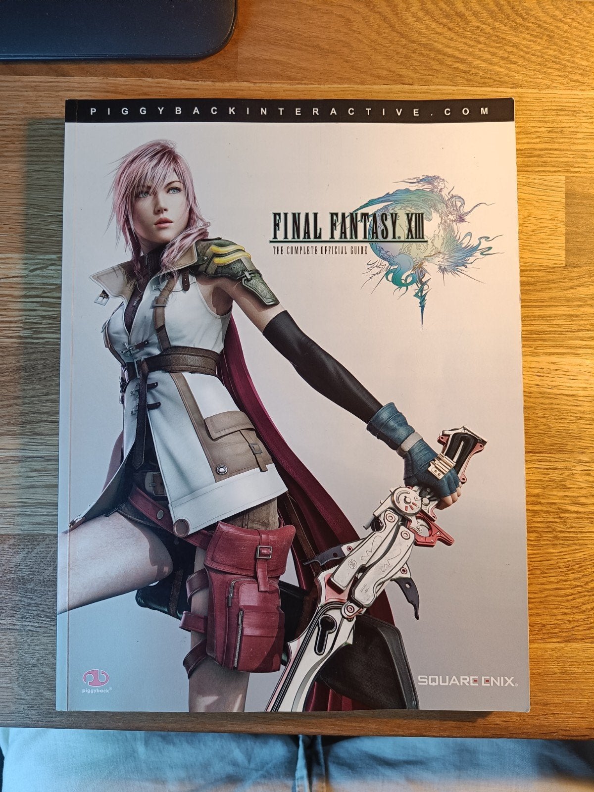 Final Fantasy 13 official guide book, Ophalen of Verzenden, Zo goed als nieuw, Overige onderwerpen