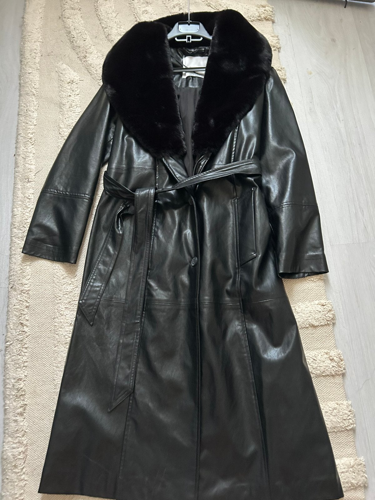 trenchcoat maat is 42 valt wel klein nieuwe, Kleding | Dames, Ophalen, Nieuw, Maat 38/40 (M), Zwart