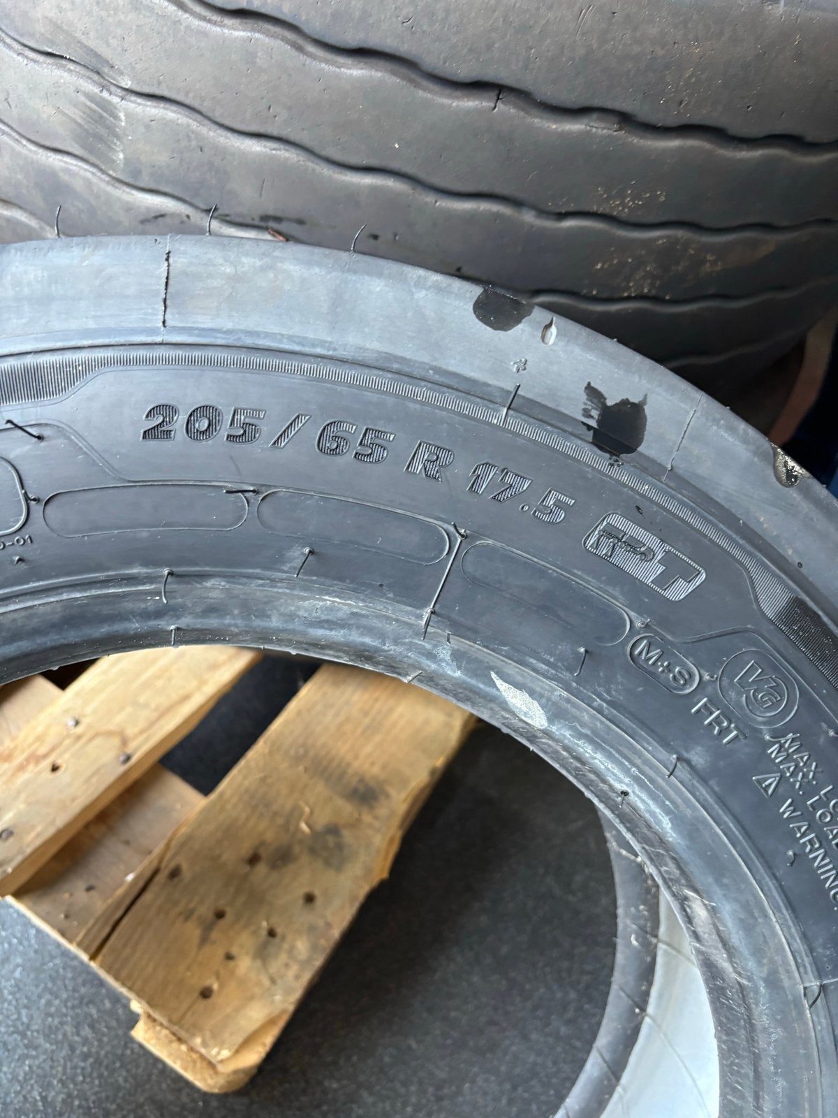 Michelin X Multi D 205/65 R17.5 Vrachtwagenbanden, Ophalen, Gebruikt, Vrachtwagen, 17 inch
