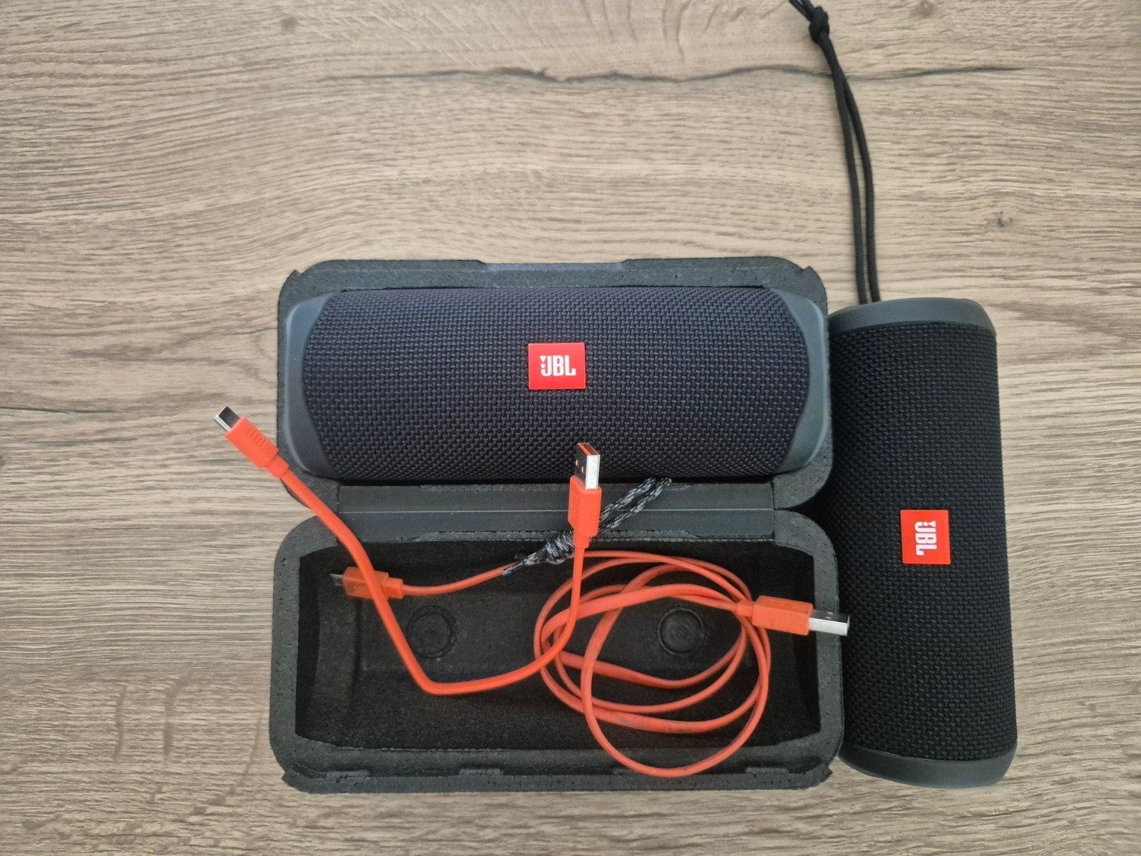 2 x JBL bluetooth speakers, Computers en Software, Pc speakers, Ophalen, Zo goed als nieuw, JBL