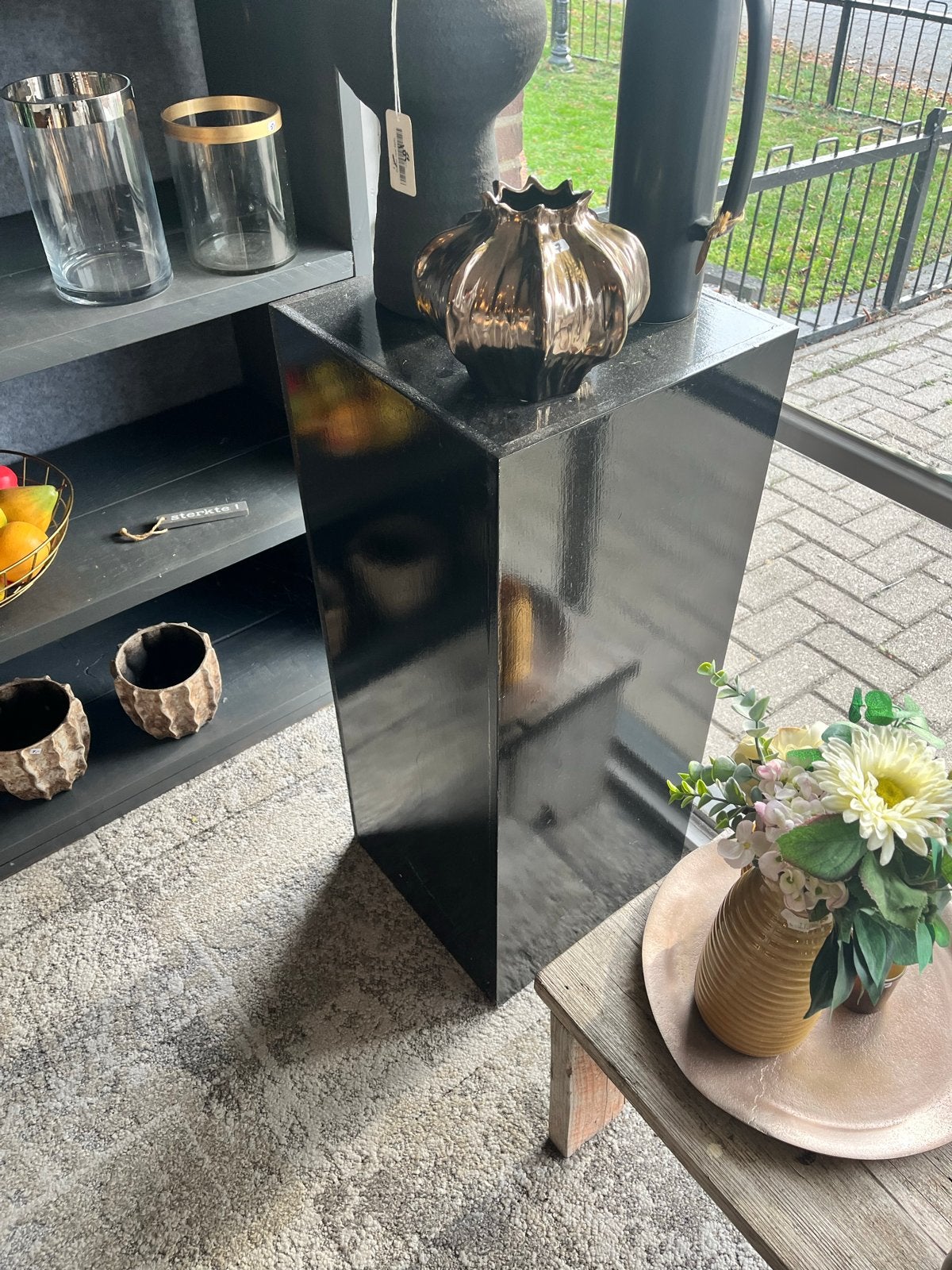 Stijlvolle Zwarte Pilaar - Decoratieve Sokkel, Ophalen, Zo goed als nieuw