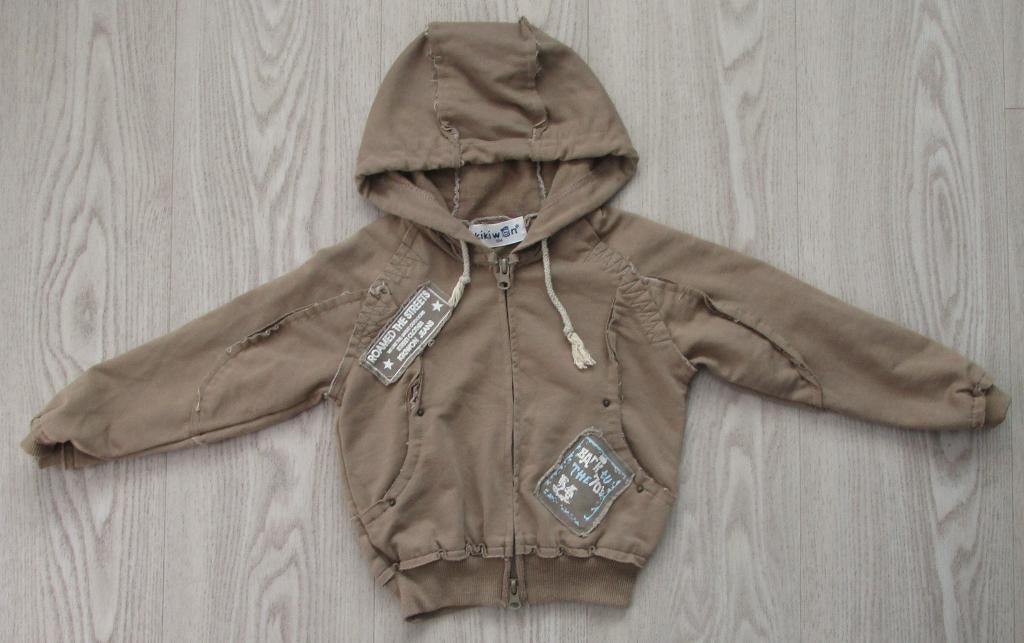 Kikiwön Hoodie met Patches – Bruin, Maat 104, Jongen of Meisje, Trui of Vest, Ophalen of Verzenden, Zo goed als nieuw