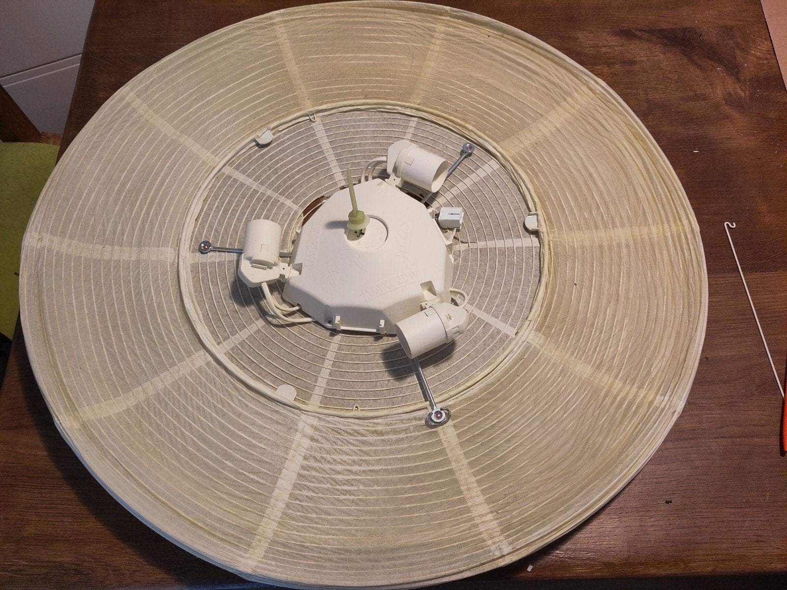 Plafondlamp voor doe het zelf project, Ophalen