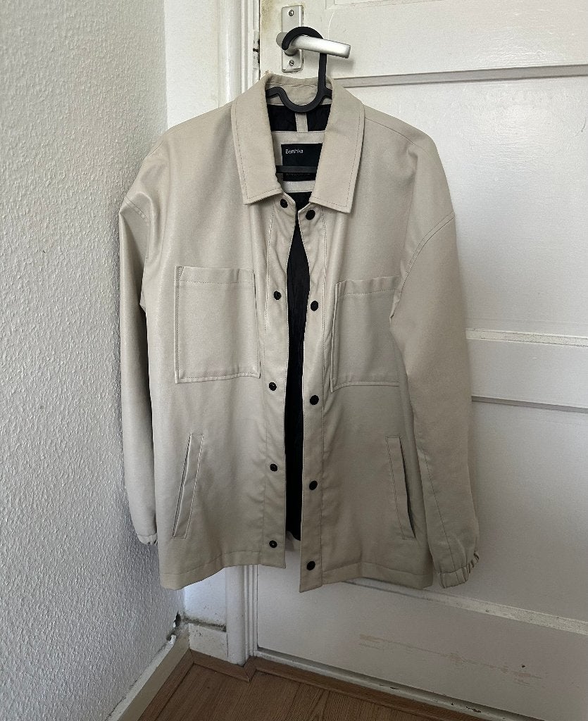 Lerenjas Bershka, Beige, Nieuw, Ophalen of Verzenden, Bershka