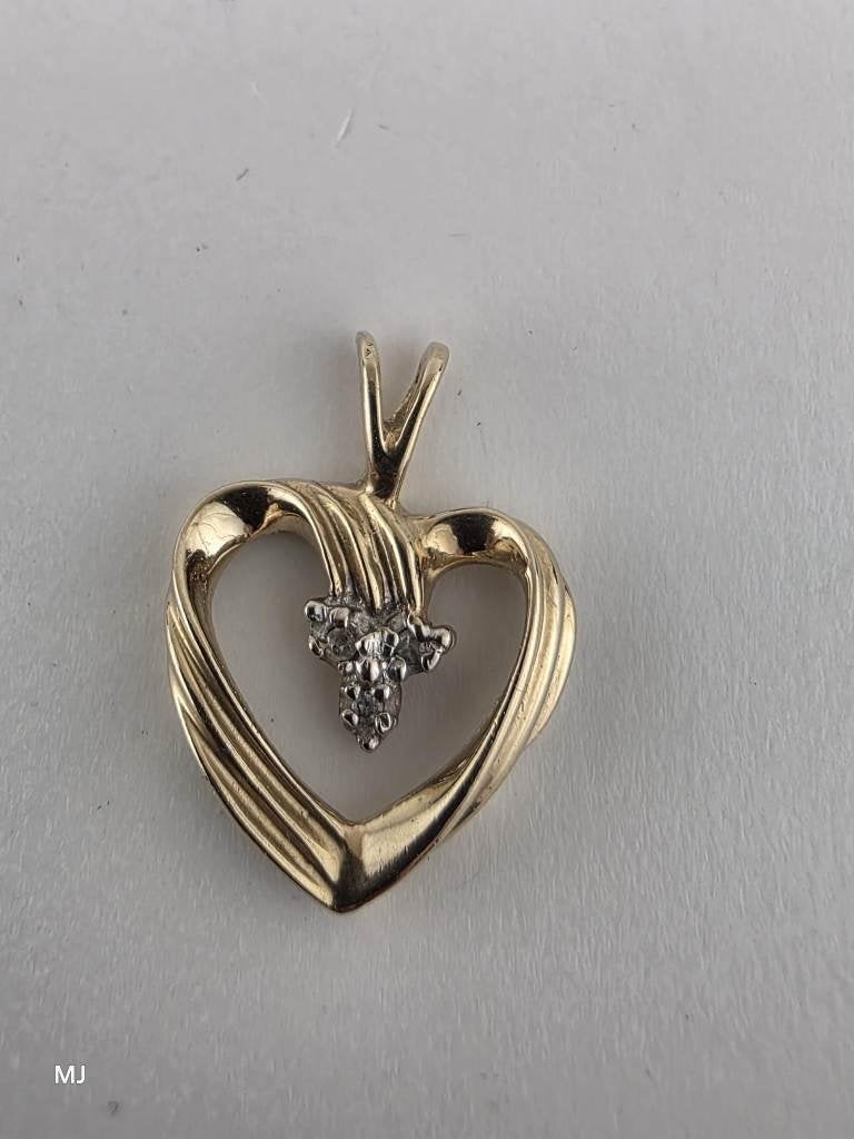 Gouden hanger hartje met diamant                        G103, Sieraden, Tassen en Uiterlijk, Kettinghangers, Gebruikt, ., Ophalen of Verzenden