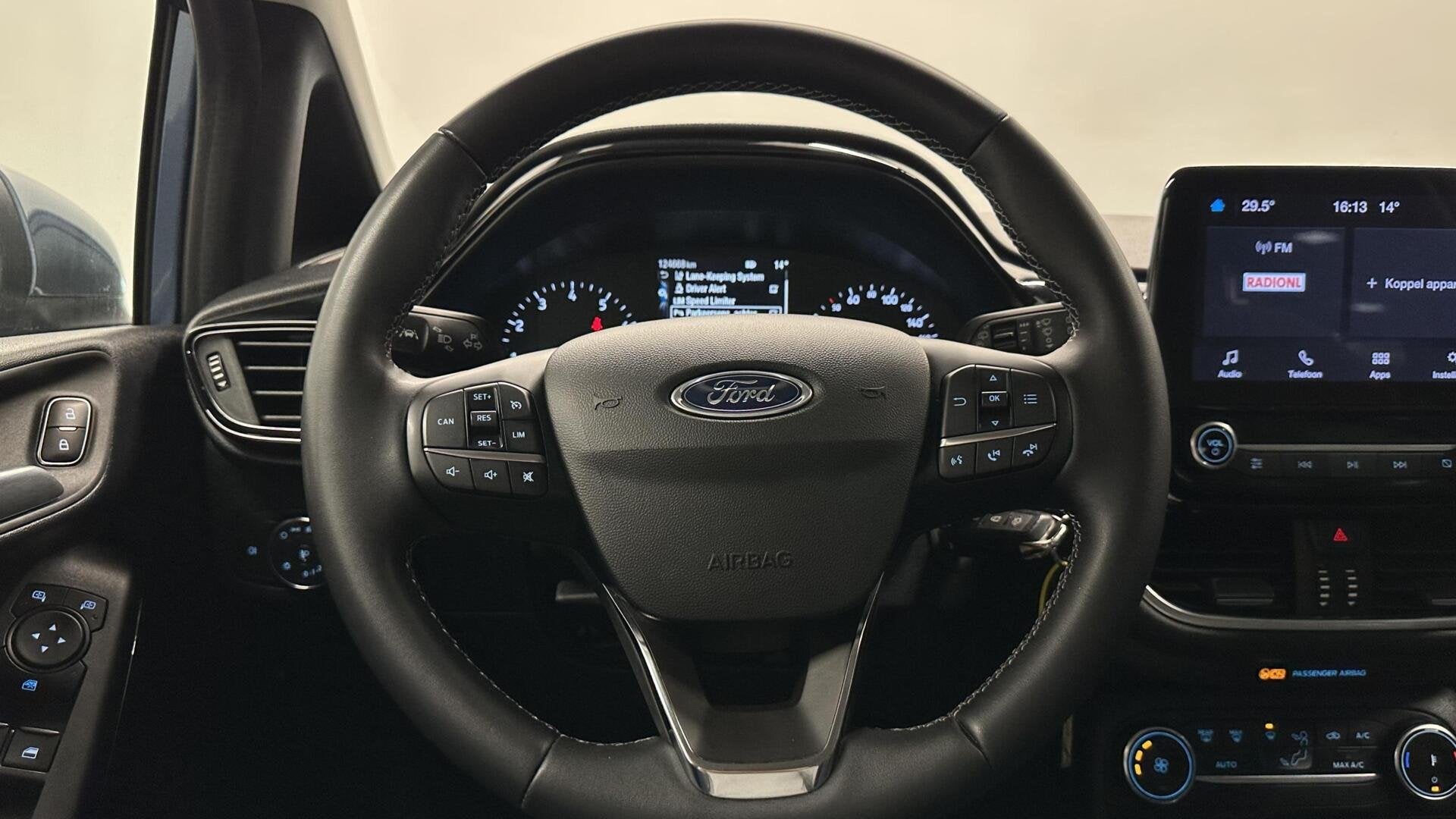 Foto 22 van Ford Fiesta 1.0 EcoBoost Hybrid Titanium NAVI CRUISE CARPLAY