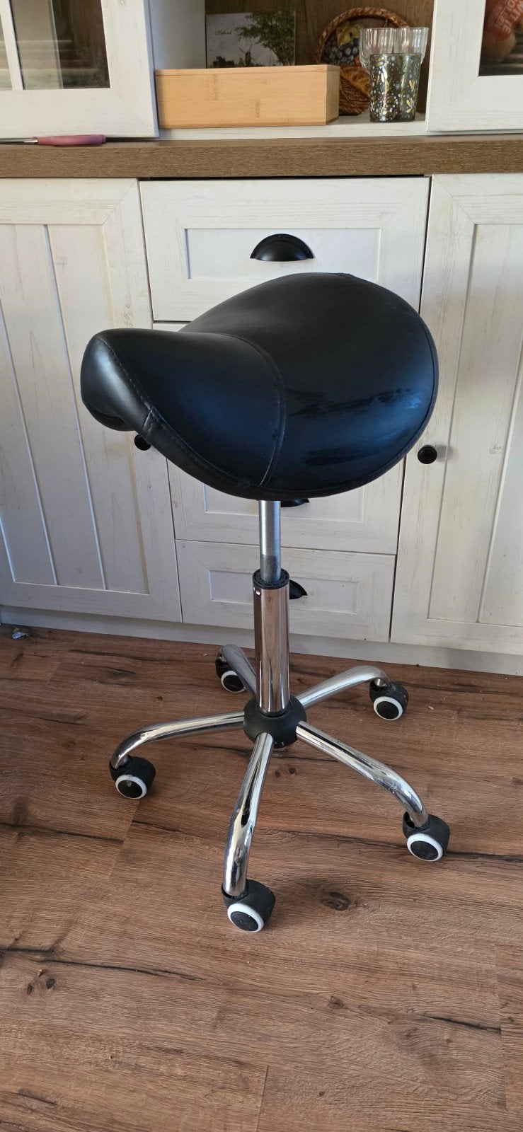Zwarte ergonomische zadelkruk op wielen, Ophalen, Zwart, Zo goed als nieuw, Bureaukruk